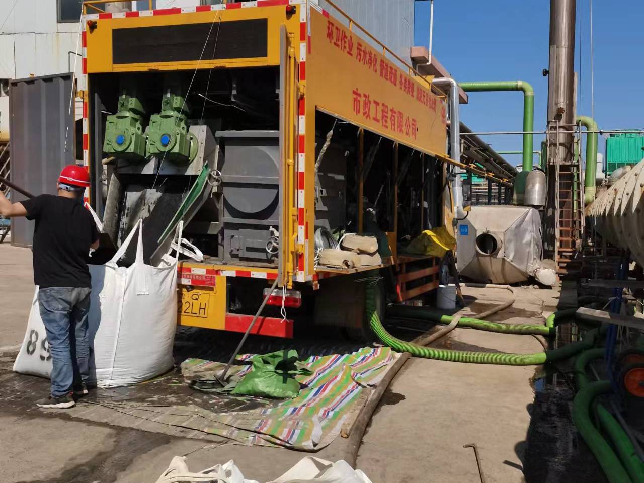 罗庄淤泥压干处理